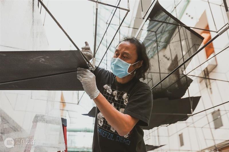在这座古老建筑里重新感受光的样子——郑重宾最新创作《我寻找天空》亮相亚博 博文精选 墨斋 亚博 郑重宾 我寻找天空 建筑里 样子 杰克 吉尔伯特 音乐 钢琴 柳向阳 崇真艺客